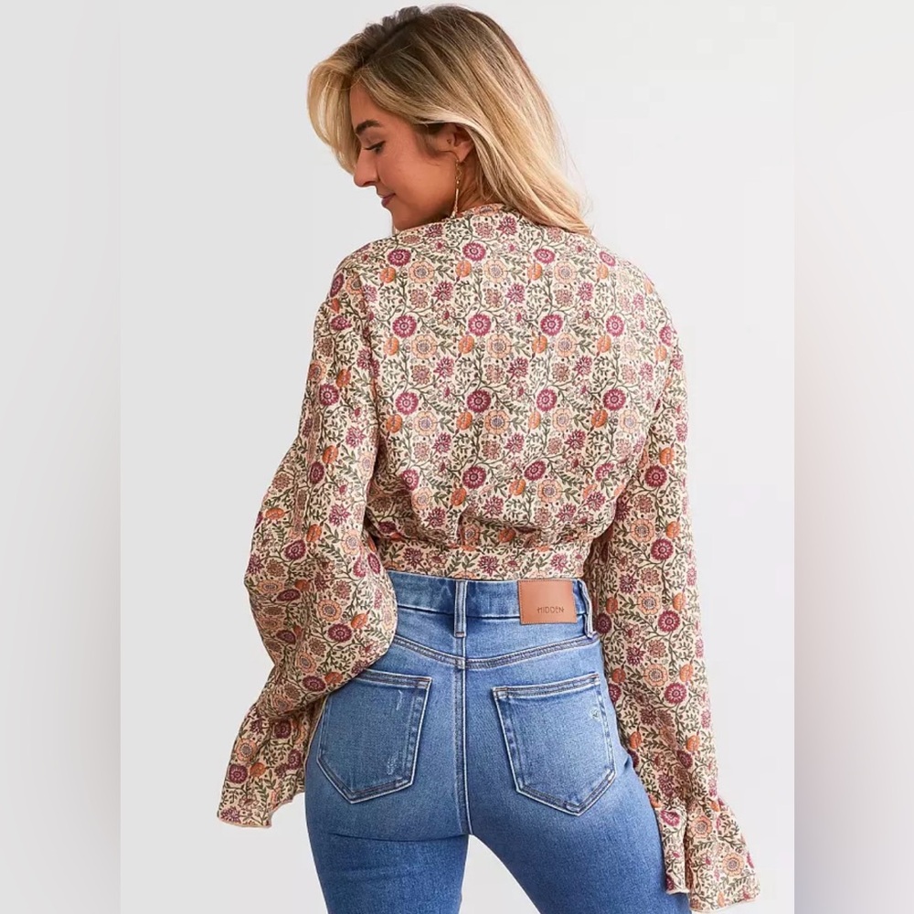 GIMMICKS Floral Wrap Top - Picture 3 of 12